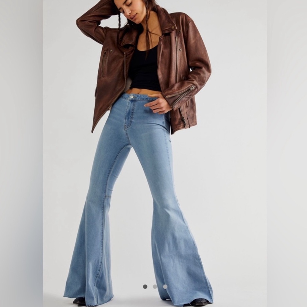 Free People We The Free Float On Flare Jeans Size 26 Light Wash Boho Bell Bottom